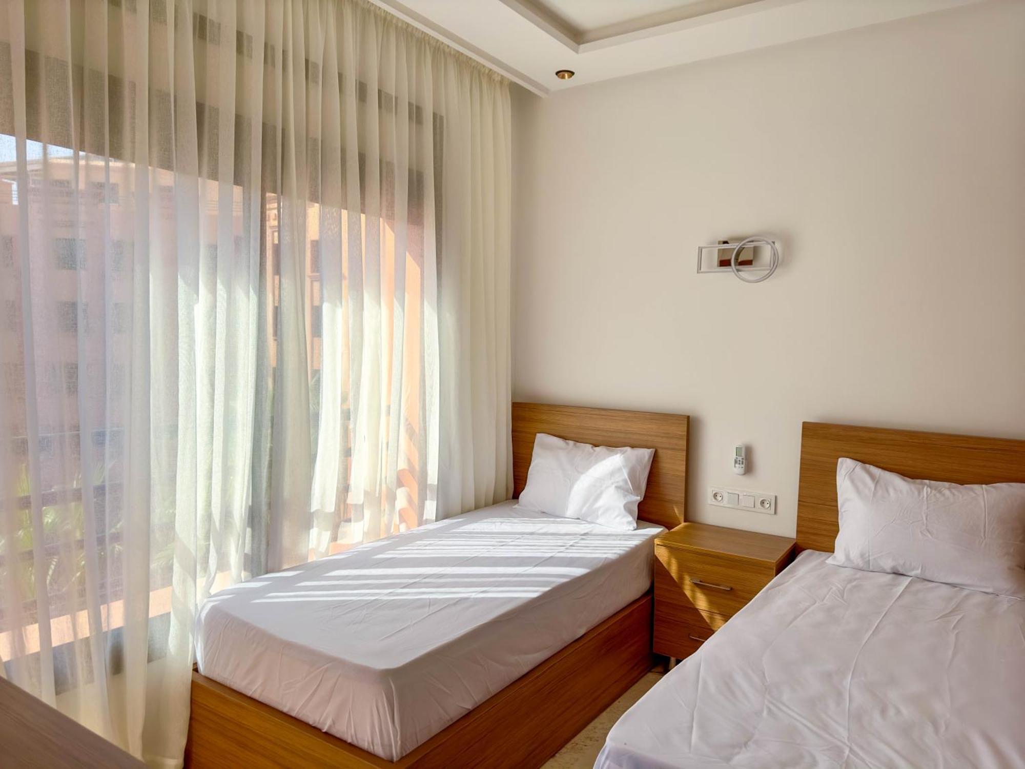 Top Location, Neuf, Piscine & Comfort Marrakesh Exterior photo